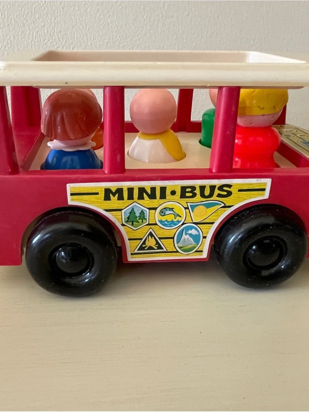 Vintage Fisher Price Play Family Mini Bus and Little People #141 1977-81 Version